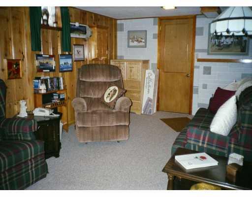 5334 Meadowcrest Road Baldwin, PA 15236 - Photo 5 of 6 Den/Family/Great Room.