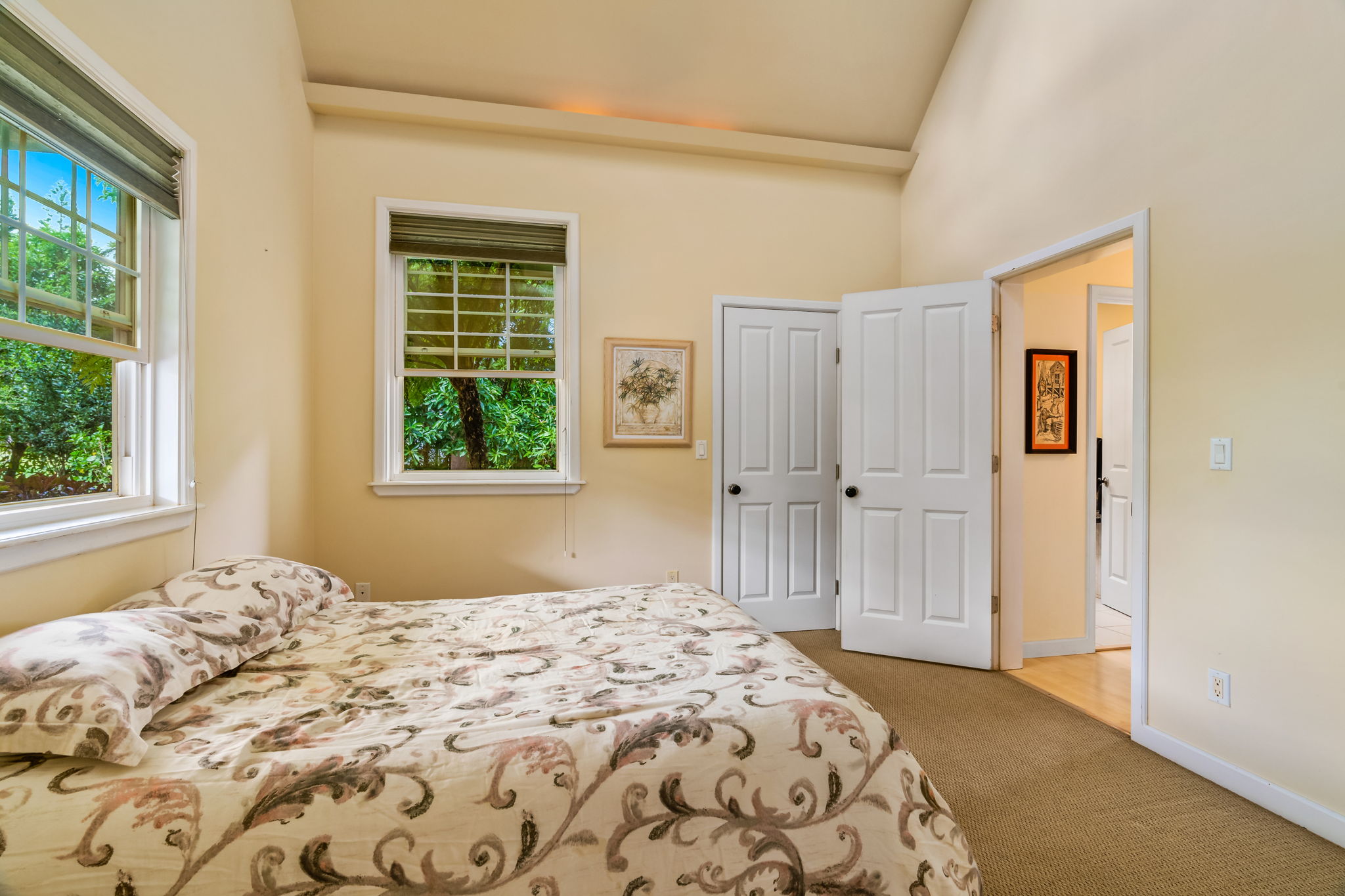 6201 B Kawaihau Road, Unit B Kapaa, HI 96746 - Photo 15 of 30 a bedroom with a bed and a window