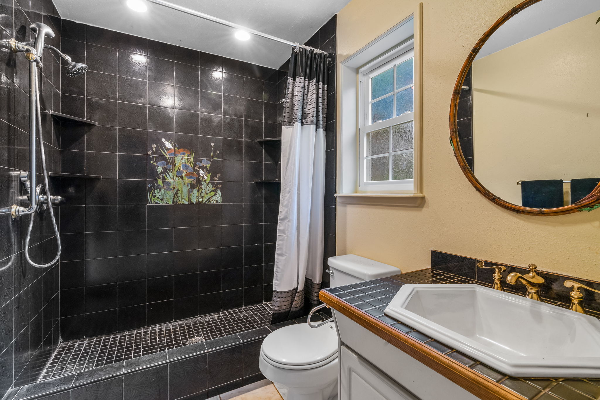 6201 B Kawaihau Road, Unit B Kapaa, HI 96746 - Photo 28 of 30 a bathroom with a sink toilet and shower