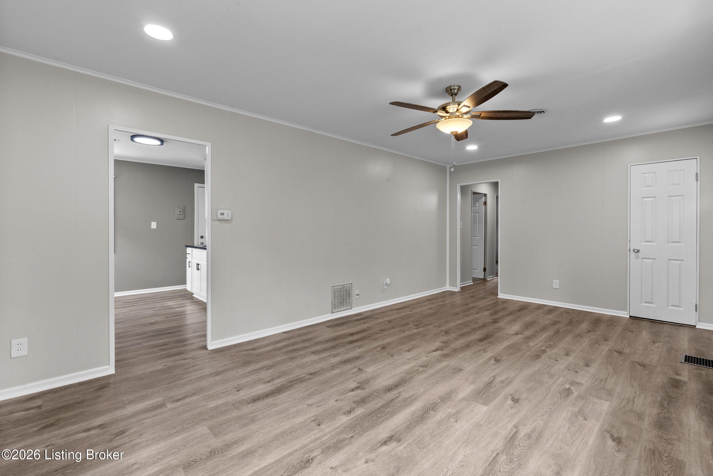211 Redding Road Louisville, KY 40218 - Photo 11 of 35 Living Room