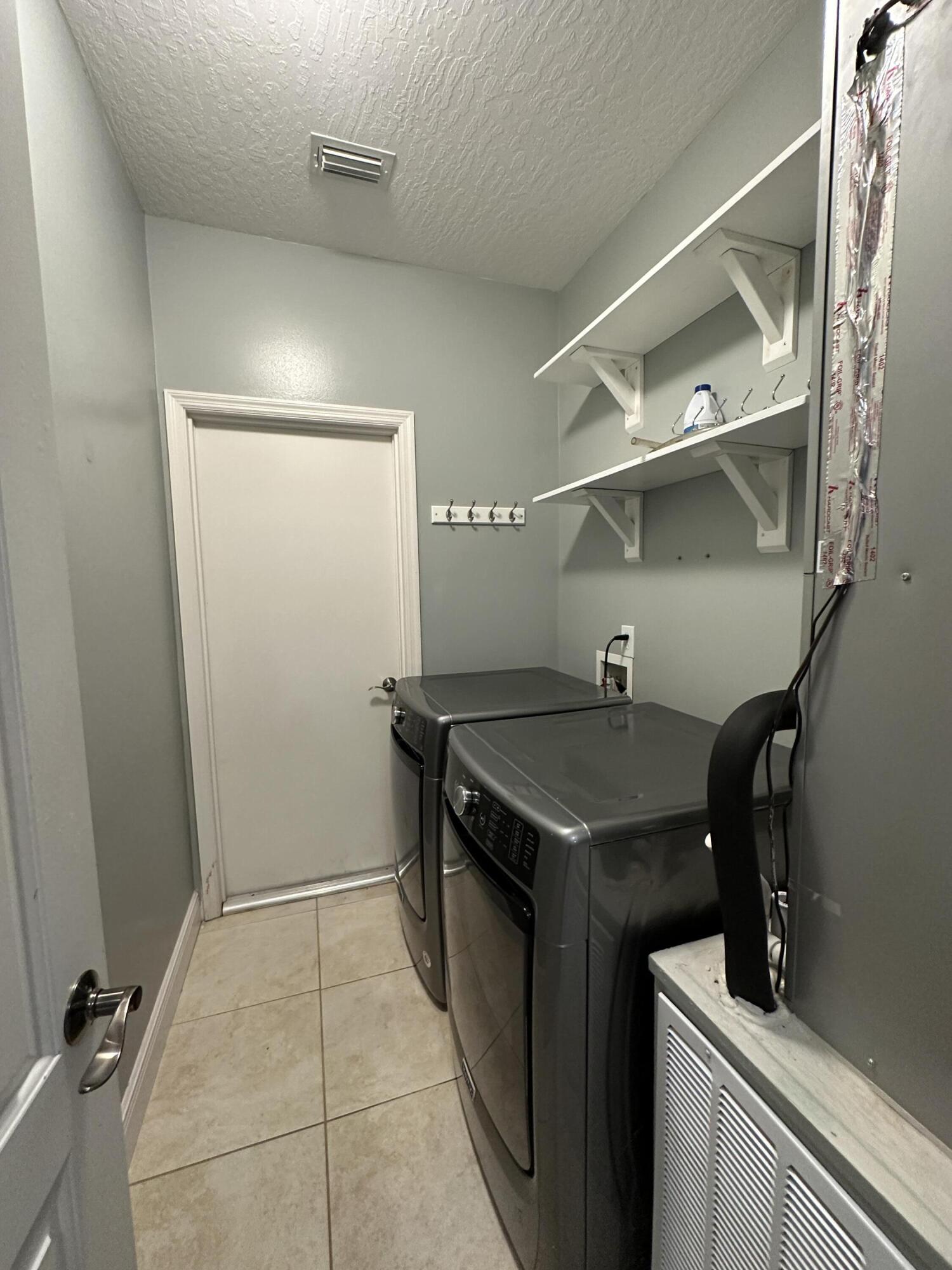 4010 Caparosa Circle Melbourne, FL 32940 - Photo 17 of 20 a utility room with cabinets