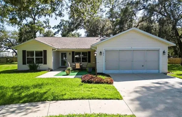 $2,100 | 104 Cherry Blossom Lane, Lady Lake, FL 32159