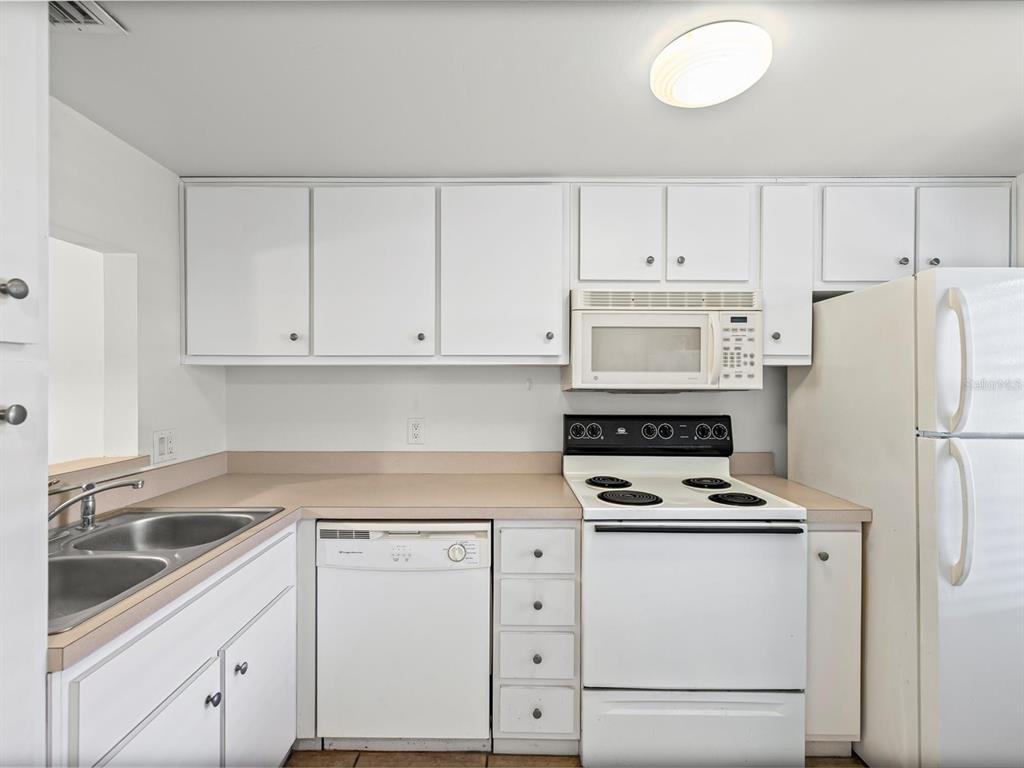 3353 Trophy Boulevard, Unit 3 New Port Richey, FL 34655 - Photo 10 of 58