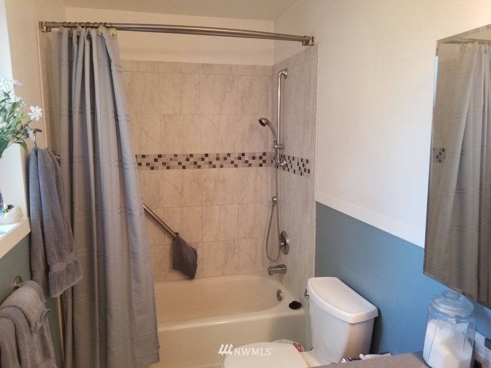 425 45th Street Southwest, Unit 208 Everett, WA 98203 - Photo 8 of 10 a bathroom with a shower and a toilet
