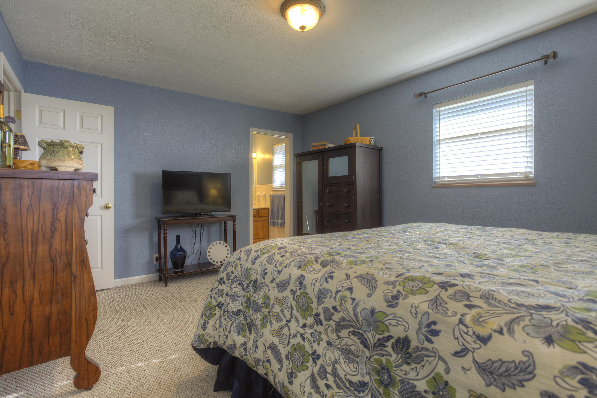 8225 Spruceland Road Powell, TN 37849 - Photo 17 of 40 015_Master Bedroom