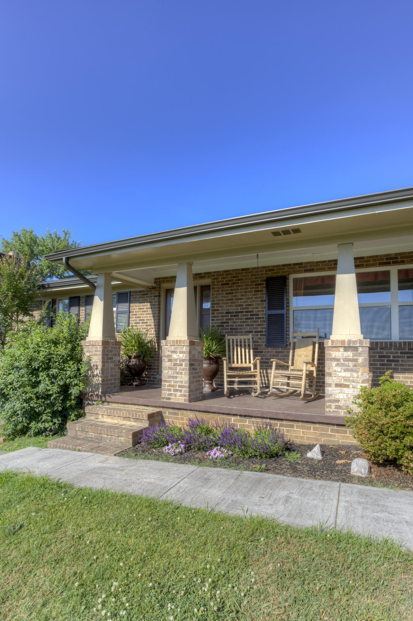 8225 Spruceland Road Powell, TN 37849 - Photo 3 of 40 039_Front Porch