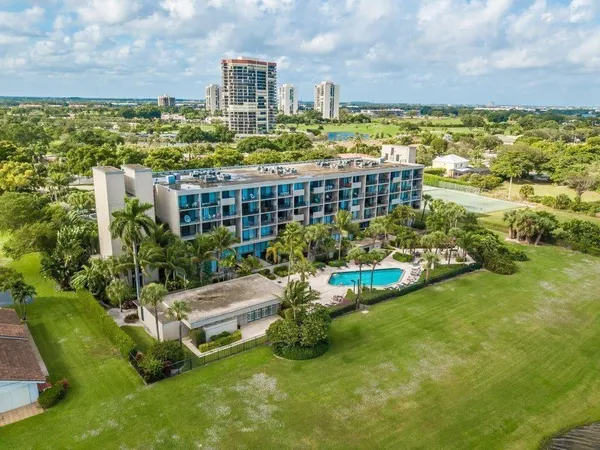 $1,950 | 1830 Embassy Drive, Unit 611, West Palm Beach, FL 33401