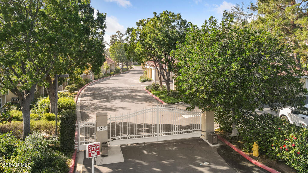 2731 Erringer Road, Unit 54 Simi Valley, CA 93065 - Photo 33 of 34 a view of outdoor space and yard