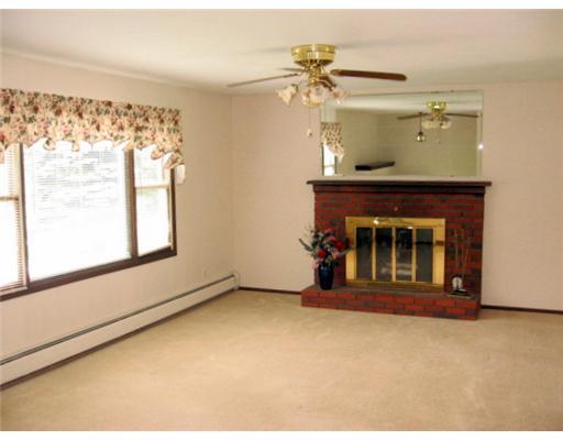 46 Andrea Avenue Waterville, ME 04901 - Photo 4 of 25 Living Room.