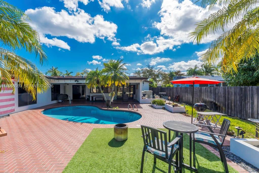 5201 Jefferson Street Hollywood, FL 33021 - Photo 2 of 28