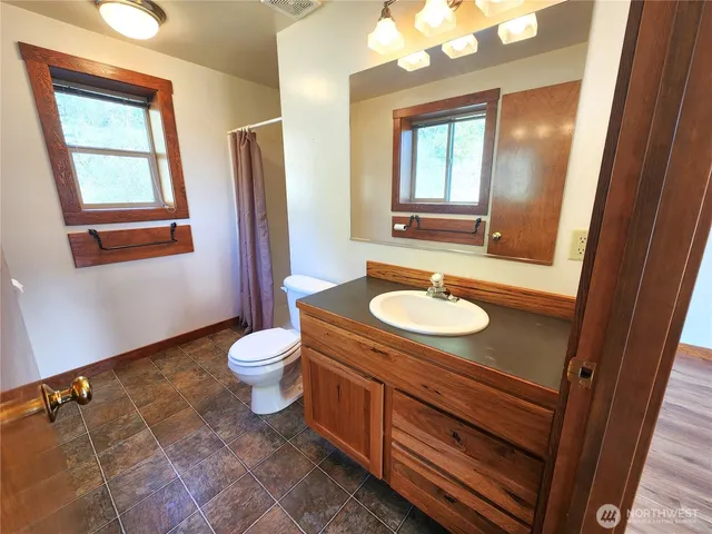 $525,000 | 60 East Wannacut Lane, Oroville, WA 98844