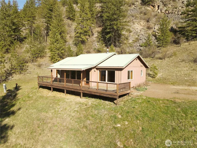 $525,000 | 60 East Wannacut Lane, Oroville, WA 98844