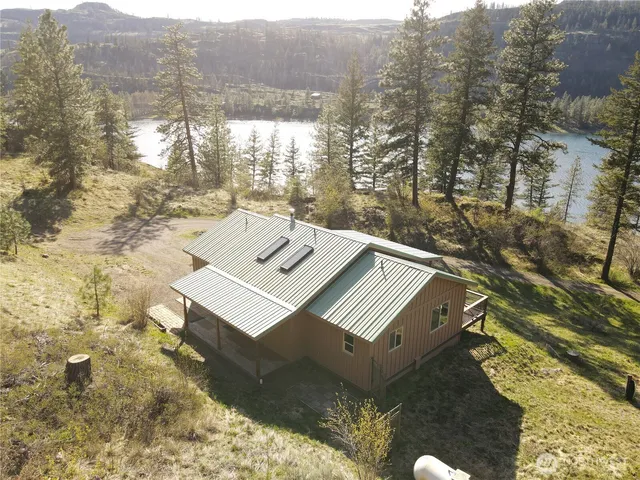 $525,000 | 60 East Wannacut Lane, Oroville, WA 98844