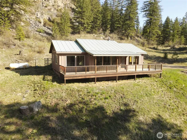 $525,000 | 60 East Wannacut Lane, Oroville, WA 98844