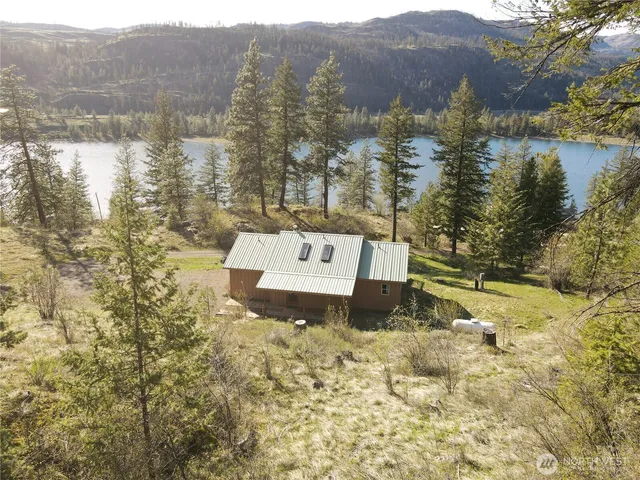 $525,000 | 60 East Wannacut Lane, Oroville, WA 98844