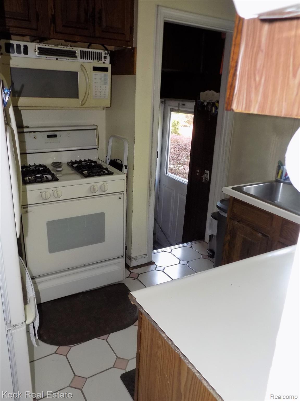 13144 Pardee Road Taylor, MI 48180 - Photo 20 of 41 DSCN1848.JPG