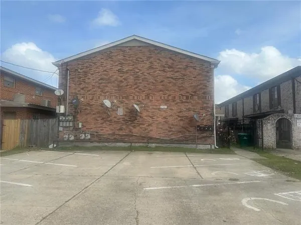 $1,595 | 2909 Lake Villa Drive, Unit C, Metairie, LA 70002