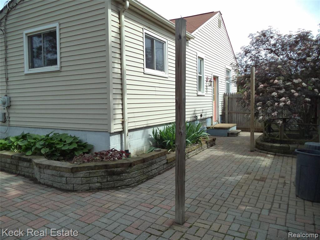 977 Montie Road Lincoln Park, MI 48146 - Photo 4 of 12