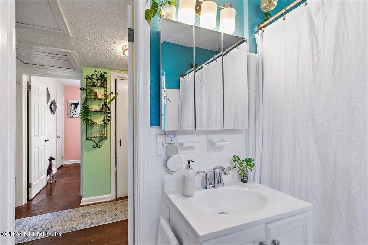 3633 Rendale Drive North Jacksonville, FL 32210 - Photo 8 of 19 08-Bathroom