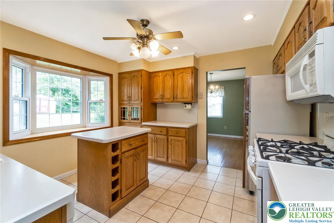 268 Apollo Drive Bethlehem, PA 18017 - Photo 13 of 56