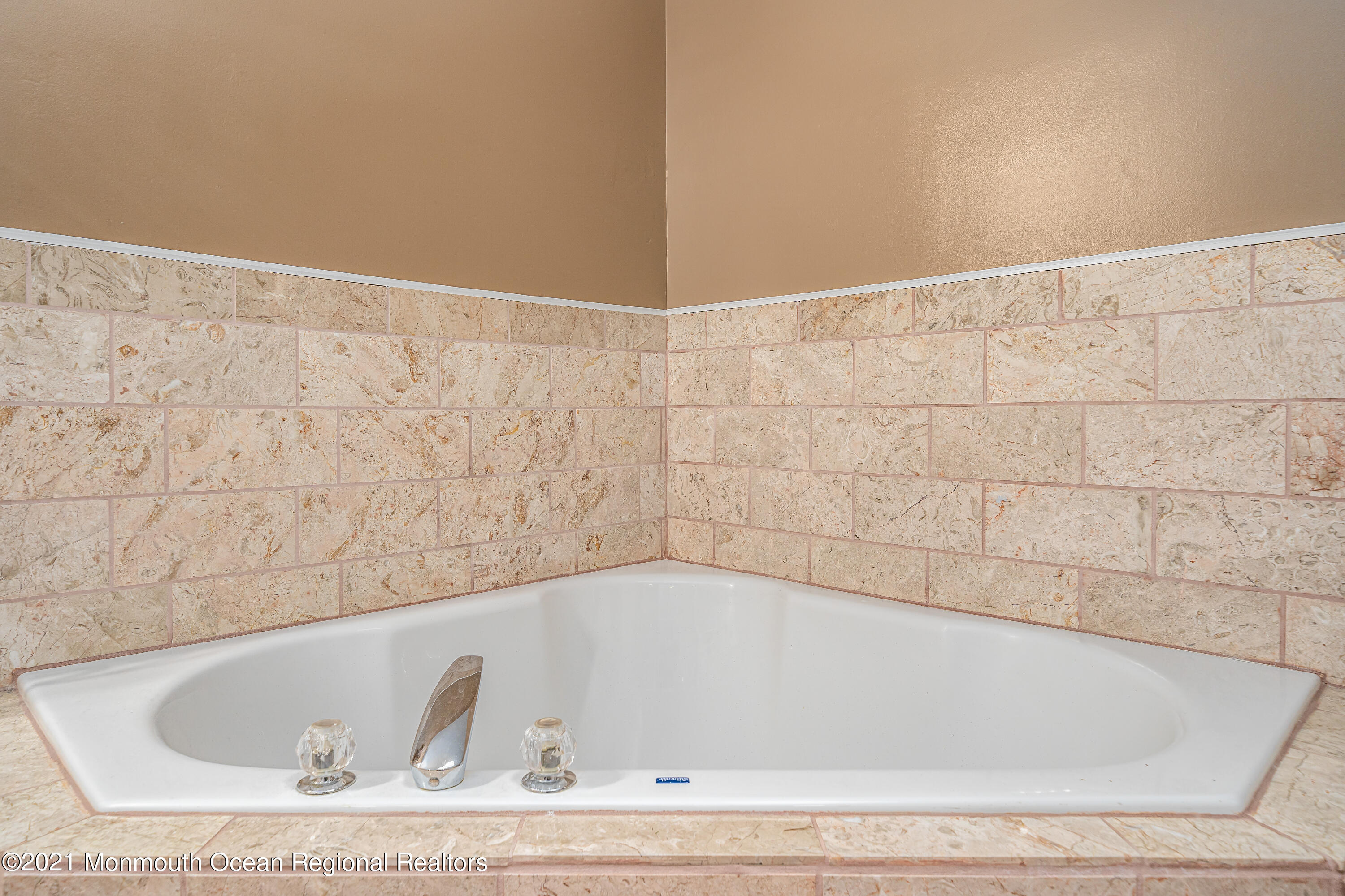 217 Topside Road Manahawkin, NJ 08050 - Photo 32 of 35 a bathroom with a bathtub