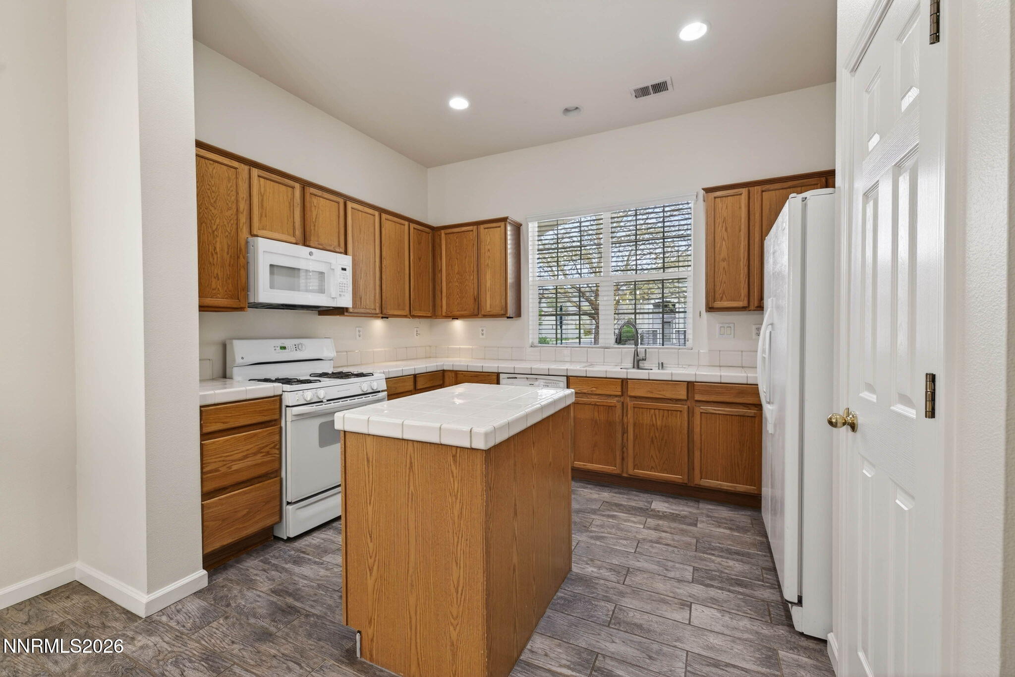 10235 Grizzly Hill Court Reno, NV 89521 - Photo 8 of 26 12-web-or-mls-10235 Grizzly Hill-12