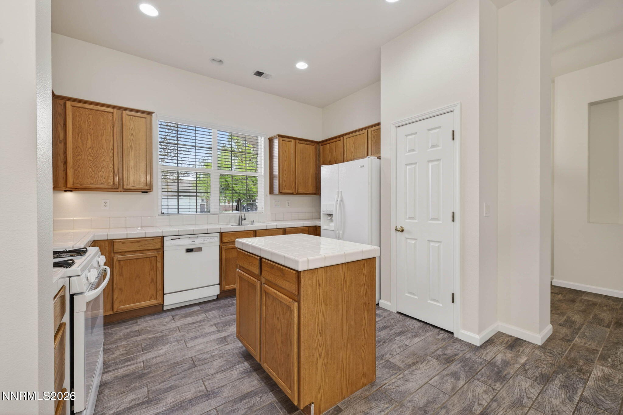 10235 Grizzly Hill Court Reno, NV 89521 - Photo 9 of 26 14-web-or-mls-10235 Grizzly Hill-14