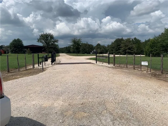 a view of outdoor space with city view