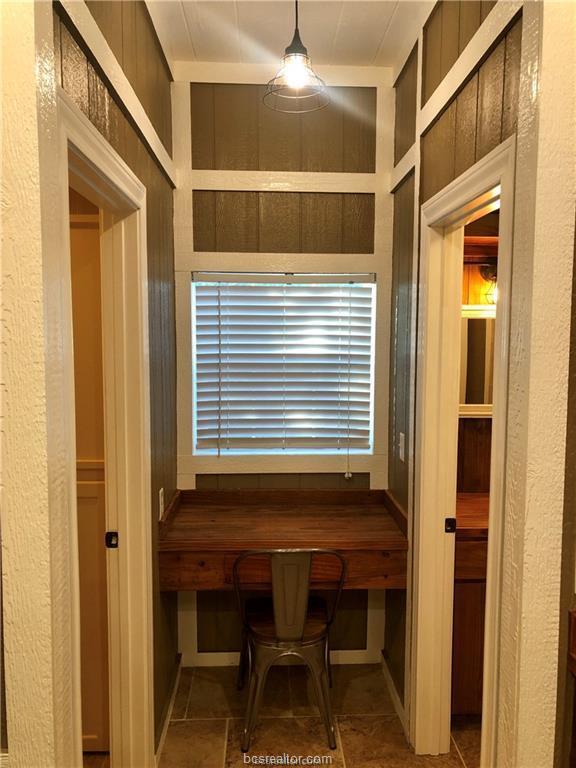 11351 Oak Lake Road Bryan, TX 77808 - Photo 5 of 20 a view of room with a table and chair