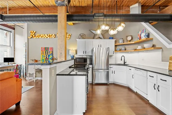 $187,000 | 308 West 8th Street, Unit 401, Kansas City, MO 64105