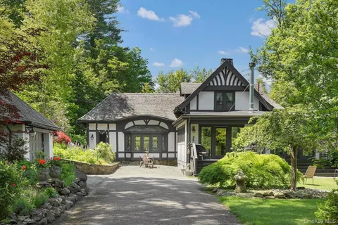 $1,100,000 | 3 Holbrook Road, Briarcliff Manor, NY 10510