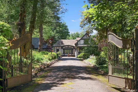 $1,100,000 | 3 Holbrook Road, Briarcliff Manor, NY 10510