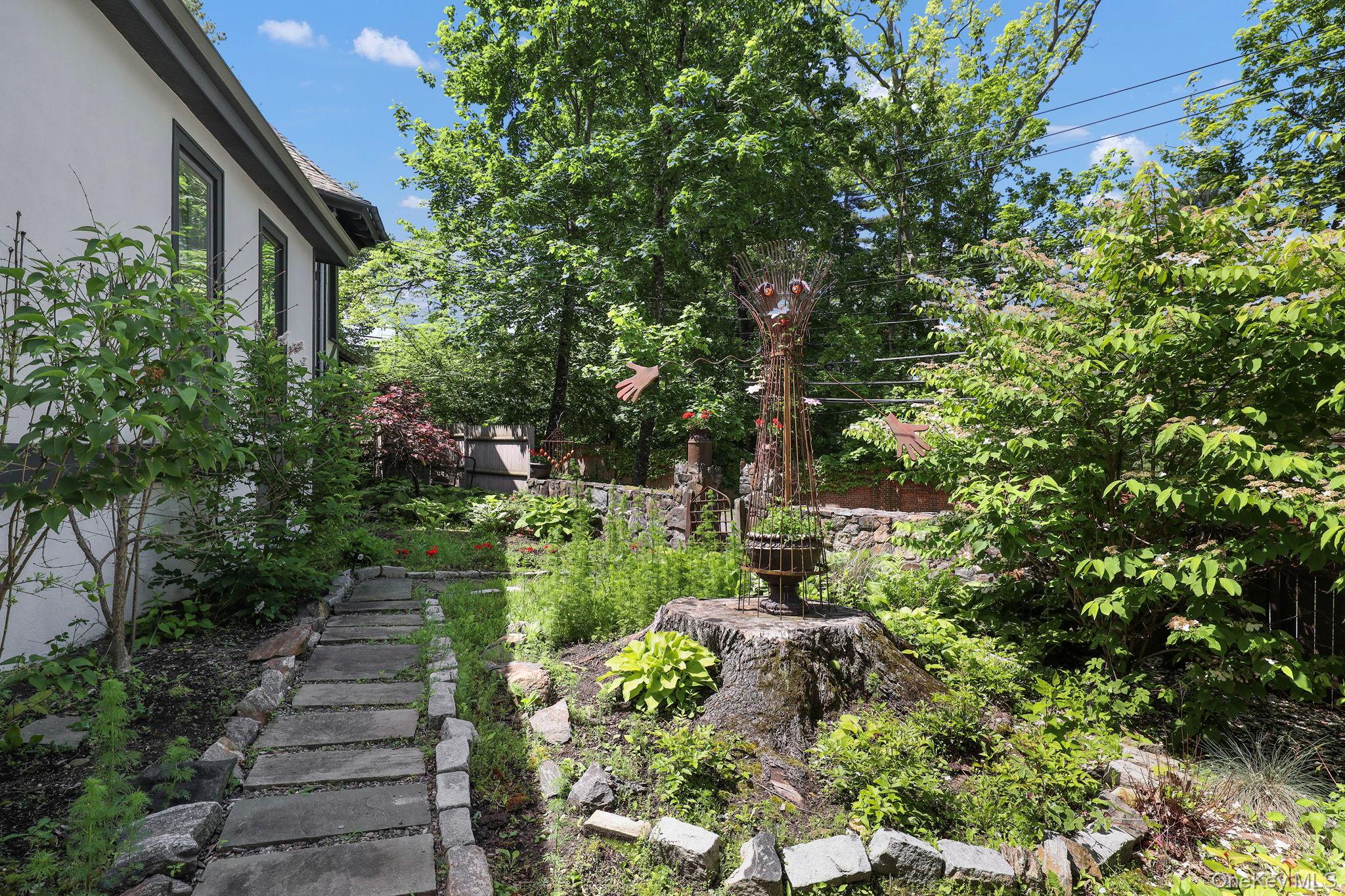 3 Holbrook Road Briarcliff Manor, NY 10510 - Photo 32 of 38 View of yard