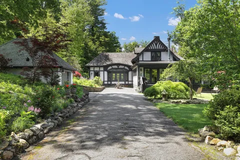 $1,100,000 | 3 Holbrook Road, Briarcliff Manor, NY 10510