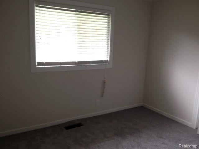 239 Booth Road Troy, MI 48085 - Photo 25 of 27 IMG_5608.jpg