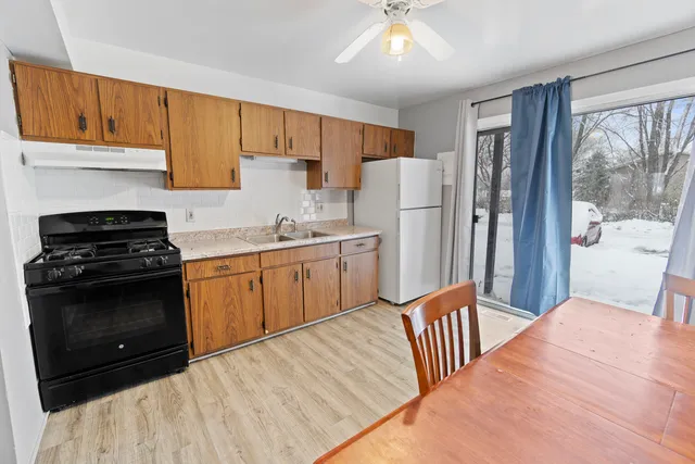 $1,400 | 1017 9th Street, Unit 7, Harvard, IL 60033