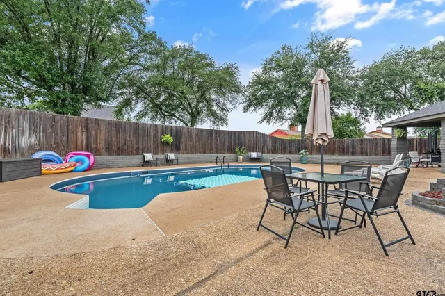 $729,999 | 9596 County Road 1230, Flint, TX 75762