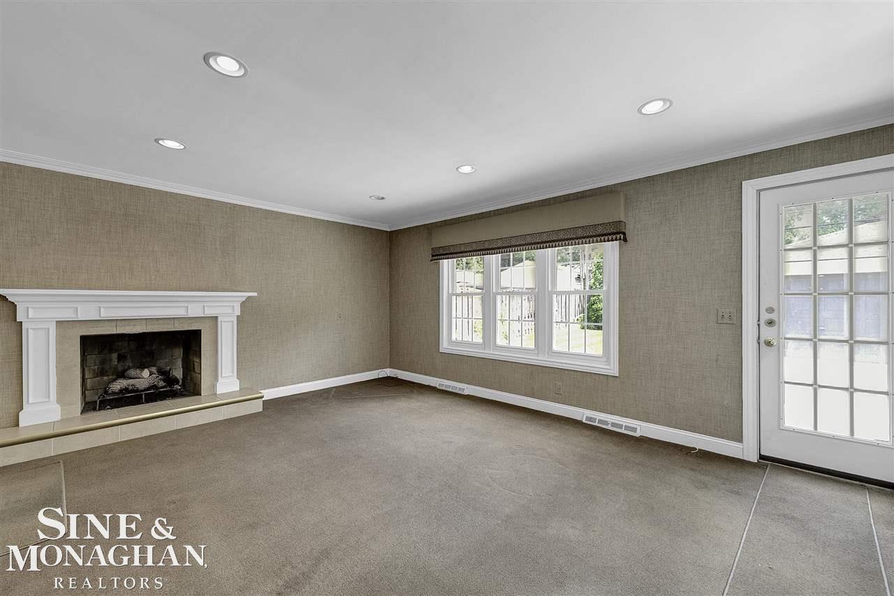 308 Kerby Road Grosse Pointe, MI 48236 - Photo 10 of 32 50081448-9.JPG