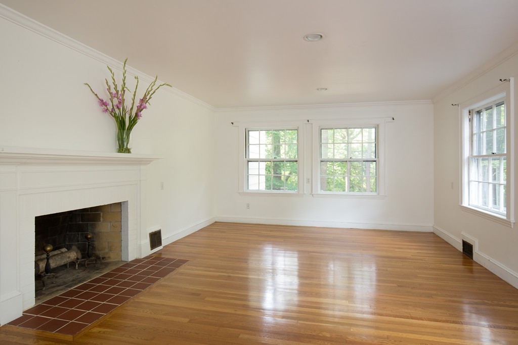 16 Woodland Road Weston, MA 02493 - Photo 4 of 11 Gallery Image 4