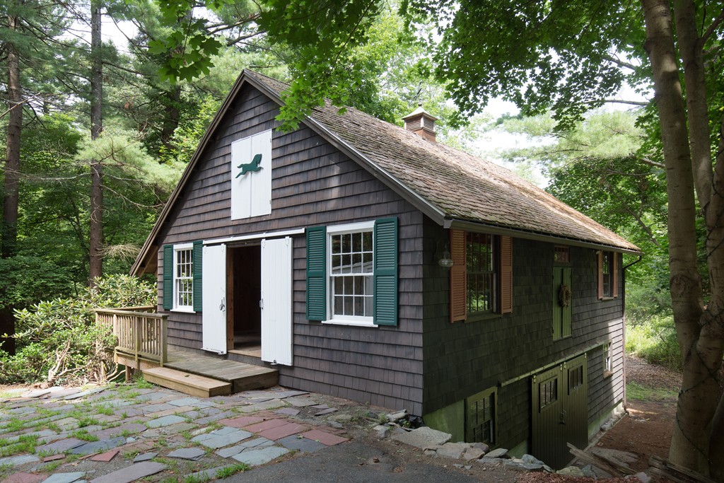 16 Woodland Road Weston, MA 02493 - Photo 10 of 11 Gallery Image 10