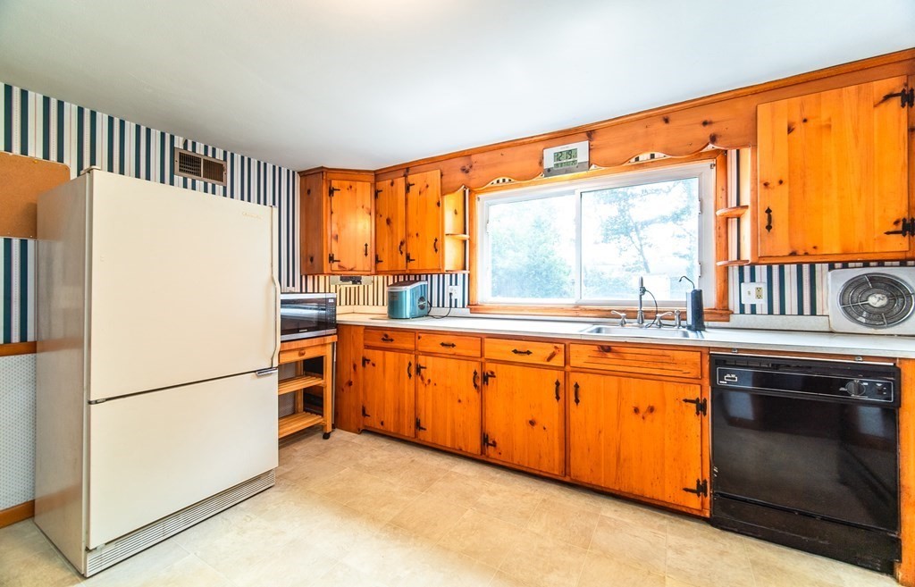 240 Newton Road Springfield, MA 01118 - Photo 13 of 37
