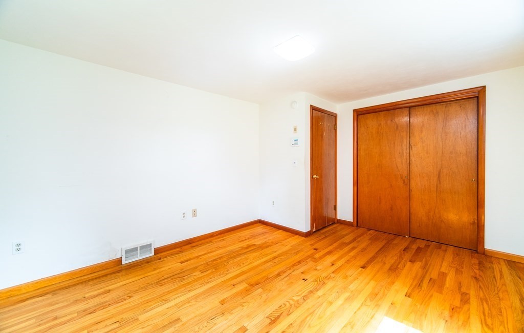 240 Newton Road Springfield, MA 01118 - Photo 26 of 37