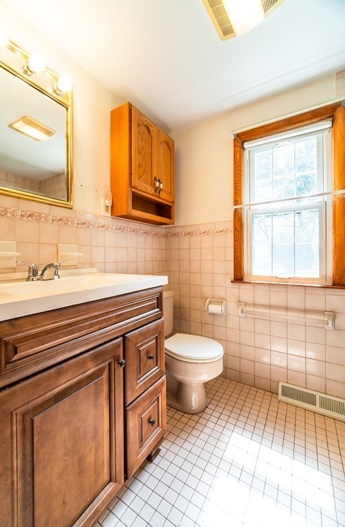 240 Newton Road Springfield, MA 01118 - Photo 28 of 37