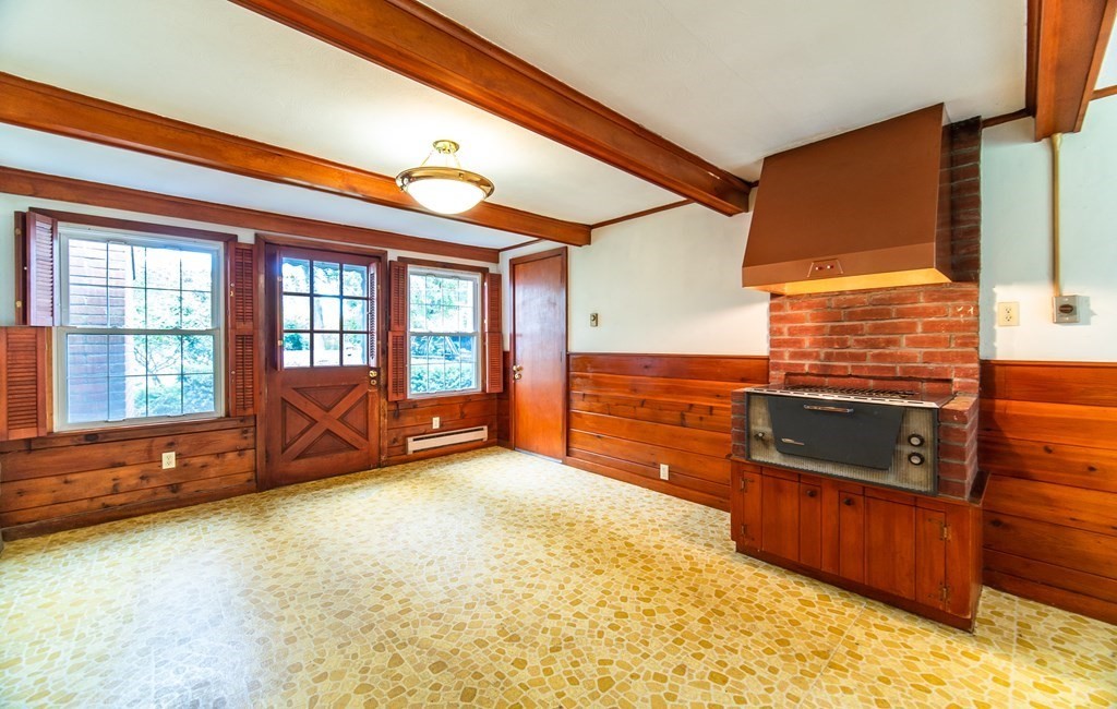 240 Newton Road Springfield, MA 01118 - Photo 7 of 37