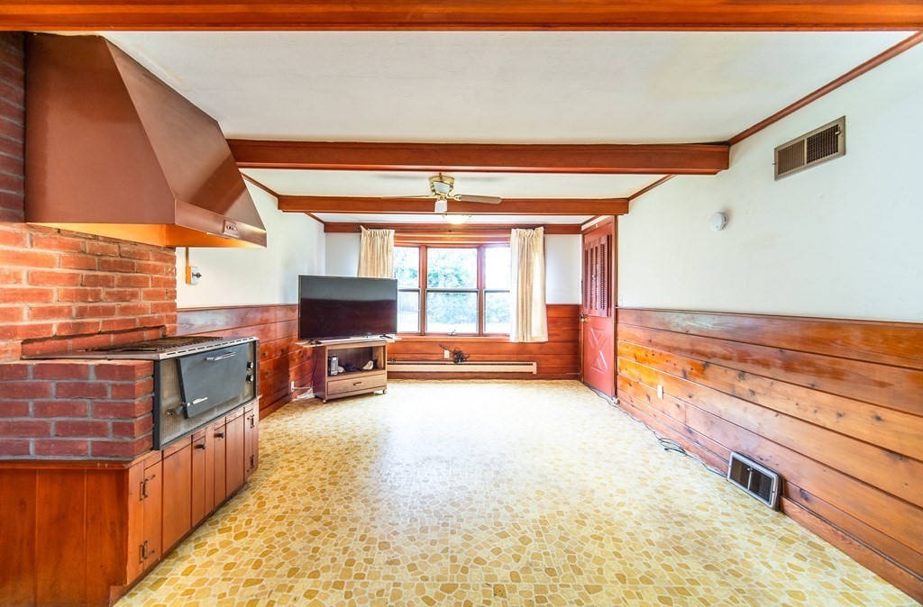 240 Newton Road Springfield, MA 01118 - Photo 8 of 37