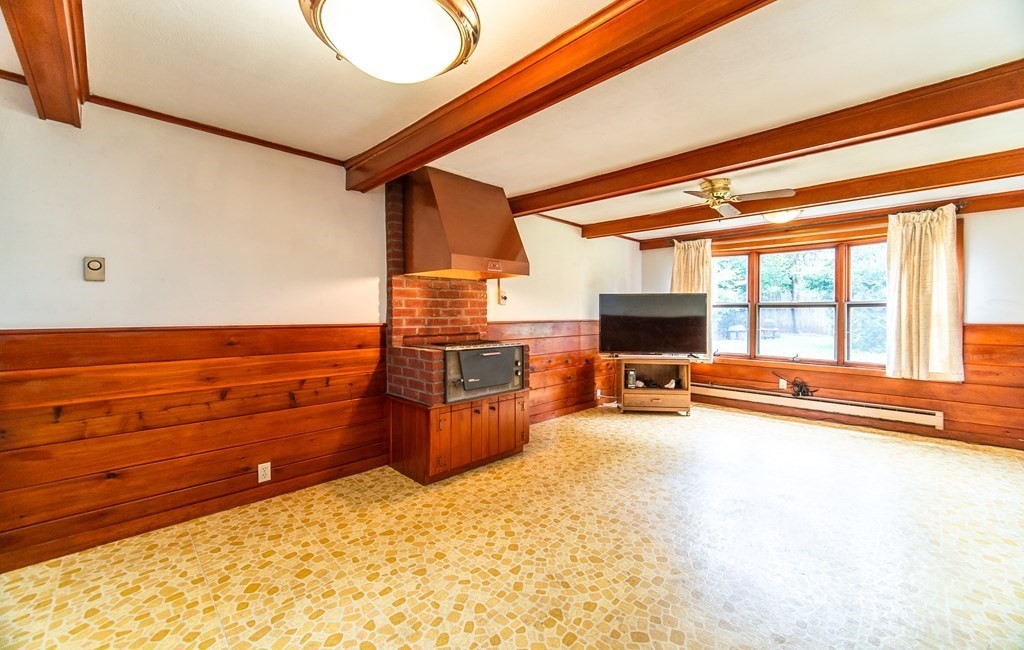 240 Newton Road Springfield, MA 01118 - Photo 9 of 37