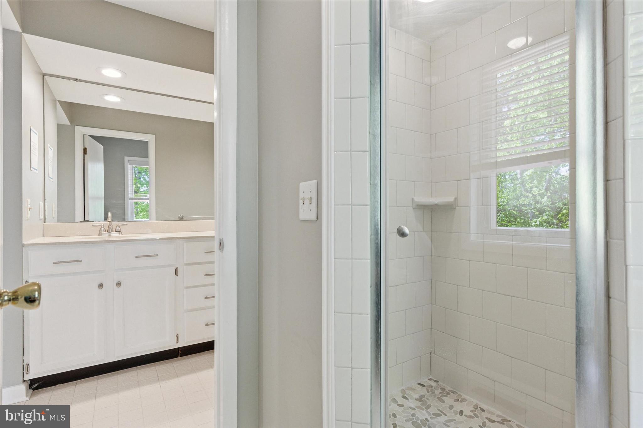 11 Ingham Way New Hope, PA 18938 - Photo 8 of 15 a bathroom with a shower