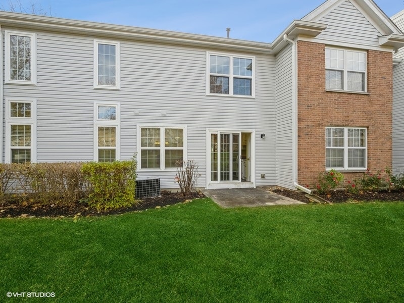 140 Crescent Lane Schaumburg, IL 60193 - Photo 18 of 21 a view of a house with a garden