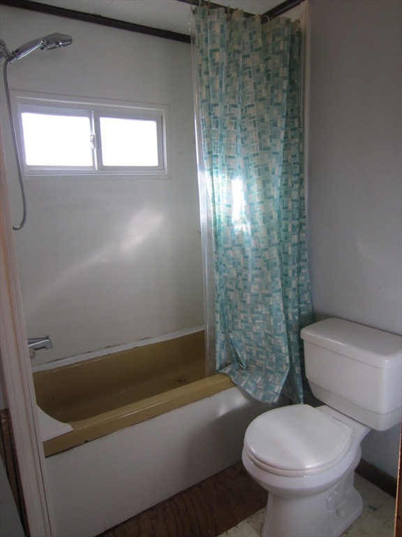 3040 Cranberry Highway, Unit 10 Wareham, MA 02538 - Photo 14 of 22 a bathroom with a toilet and a bathtub