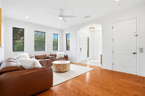 $749,900 | 4815 Yacht Club Drive, Unit 105, Tampa, FL 33616